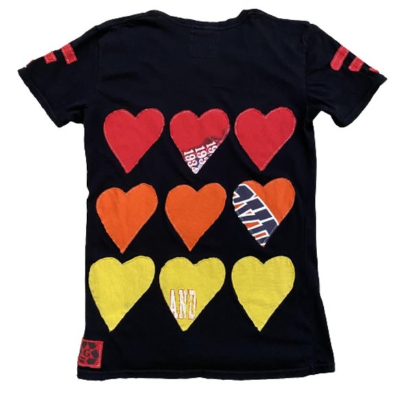 2 Distressed black V-neck tees w/hearts & skull appliques size M - Picture 2 of 7